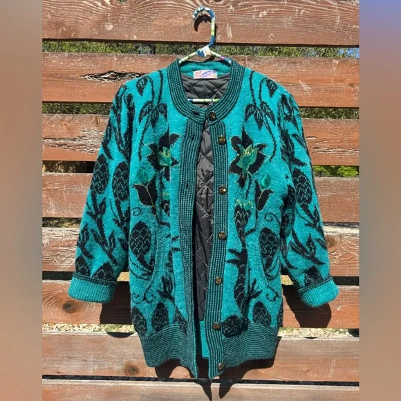 Vintage New Wang Kong Knit Cardigan With Floral Appliqué Size MD - Picture 2 of 16